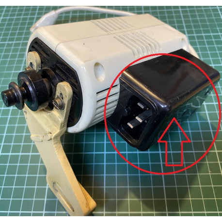 Veritas kryt zásuvky motoru z DDR